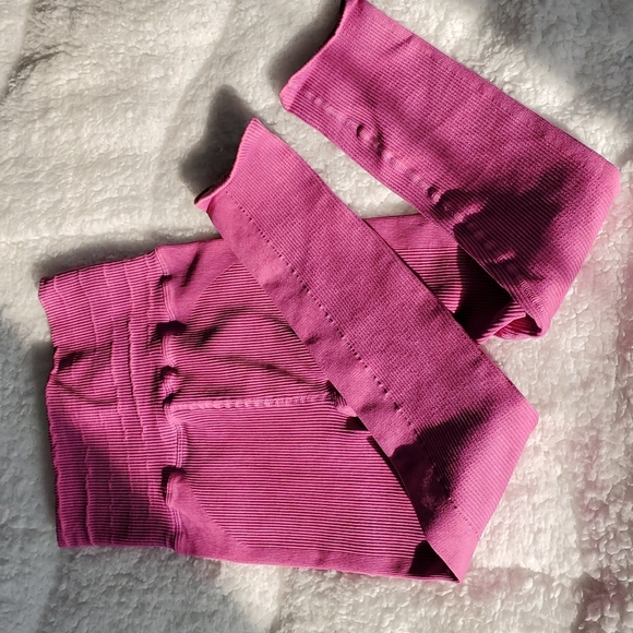 Free People FP Movement High-Rise 7/8 Happiness Runs Leggings Raspberry Tights - Picture 2 of 12